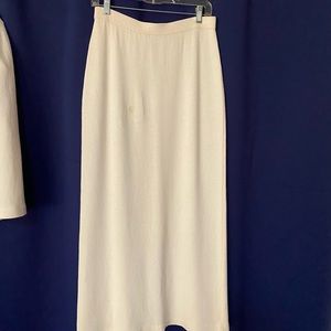 St John knit cocktail length ribbed skirt.